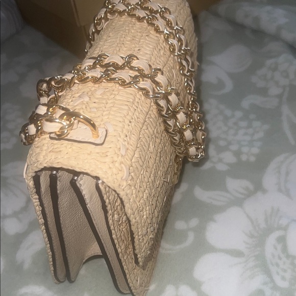 Tory Burch Cream Woven Shoulder Bag with Gold Accents - Picture 3 of 3